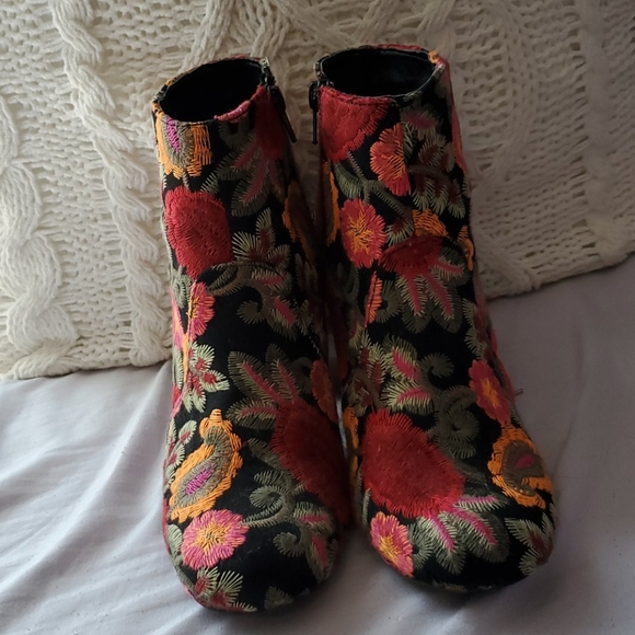 MIA EMBROIDERED BOOT SIZE 8 - Picture 5 of 6